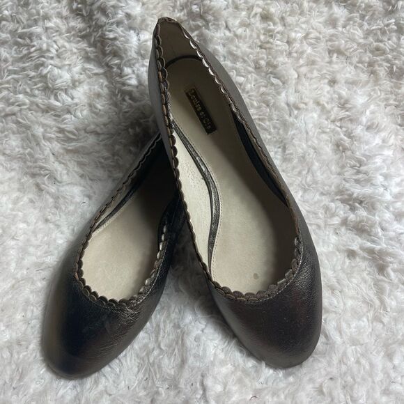 Louise Et Cie Caynlee  synthetic leather Pewter GoldScalloped Edges Flats SZ11M - Picture 3 of 7